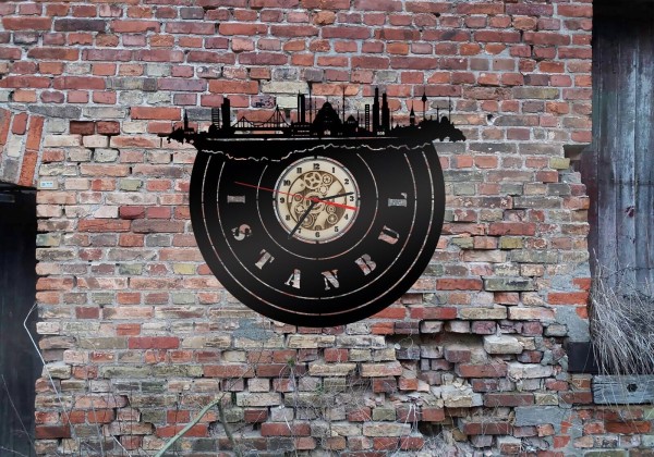 Istanbul Stadt Skyline Wanduhr aus schwarz lackiertem Holz