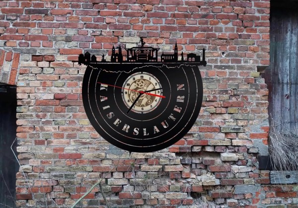 Kaiserslautern Skyline Wanduhr aus Holz